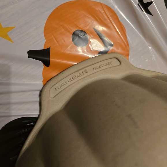 The Pampered Chef Stoneware Bundt Pan - Picture 4 of 5